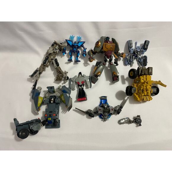 Transformers Character Collection – Generation, Robots in Disguise Studio Series - Picture 3 of 14